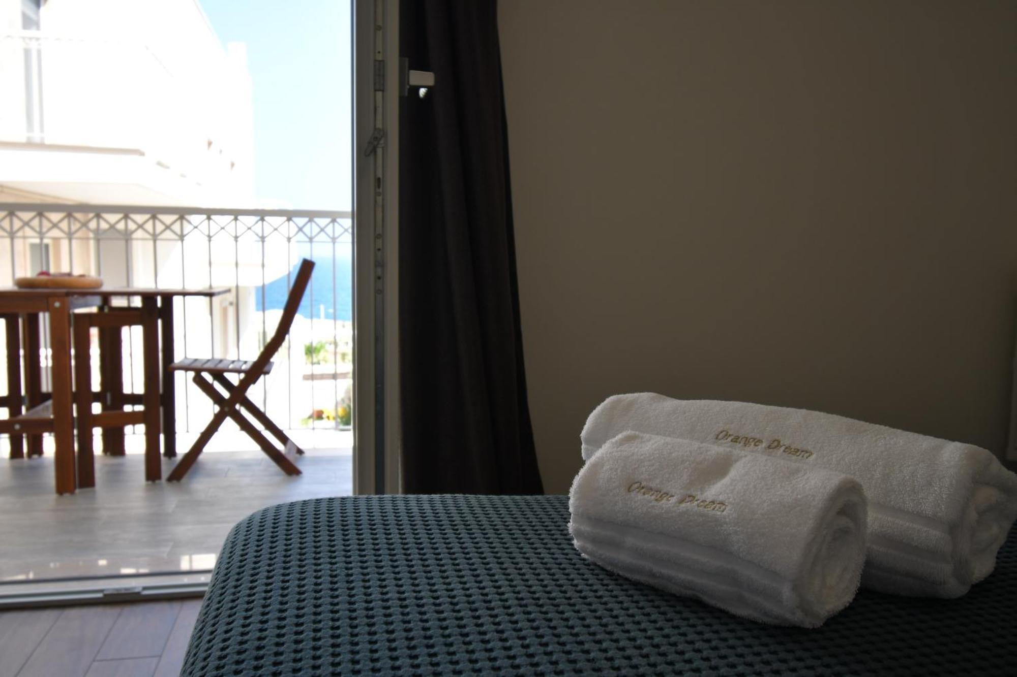 Orange Dream Hotel Полиняно а Маре Екстериор снимка